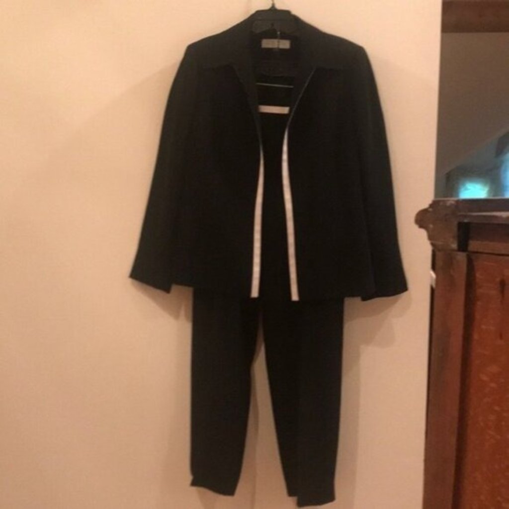 Vintage Tahari Arthur S. Levine Women’s Petite Black Blazer & Tank Top Set